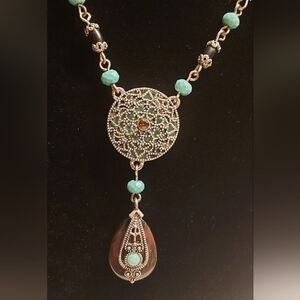 Nrt (Avon) - Y-Drop Filigree Silvertone Necklace with Teardrop Pendant.